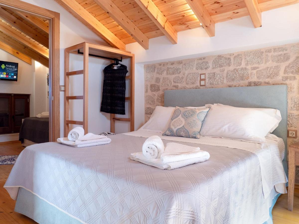 Captain'S Memories Stylish Harbour Apartments Chalki Town Exterior foto