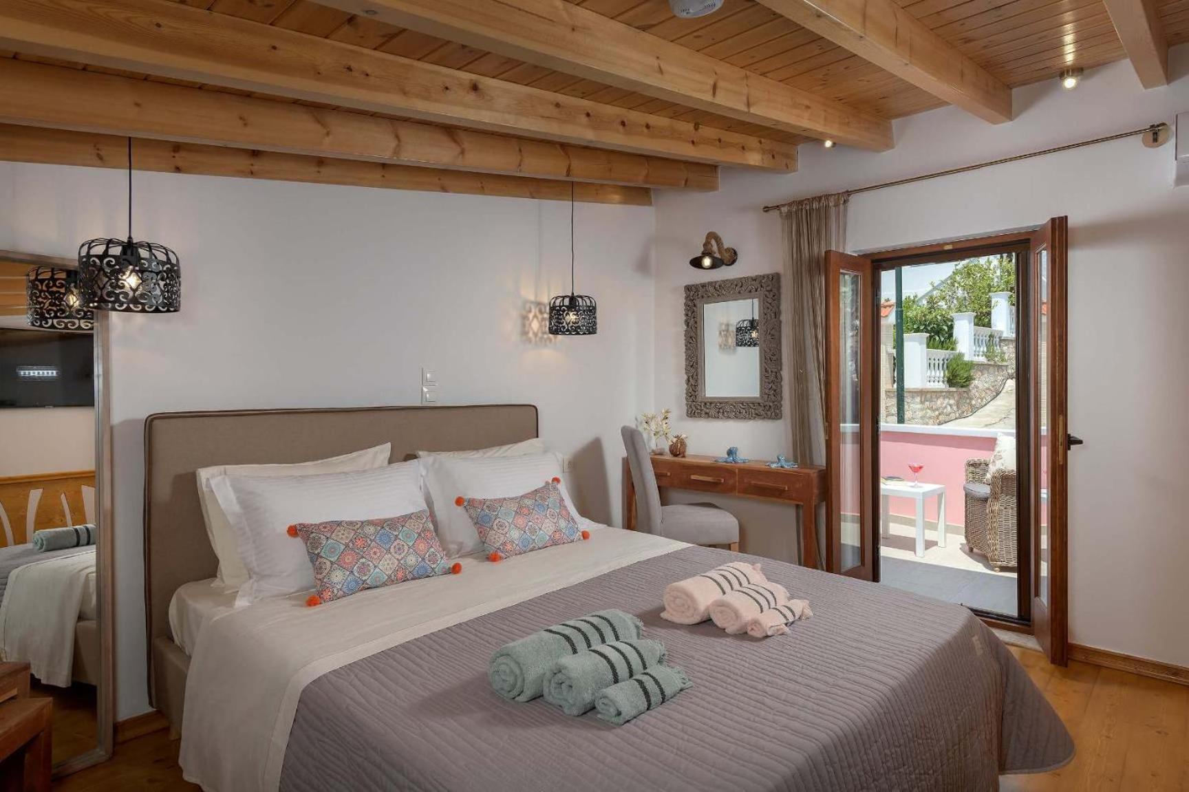 Captain'S Memories Stylish Harbour Apartments Chalki Town Exterior foto